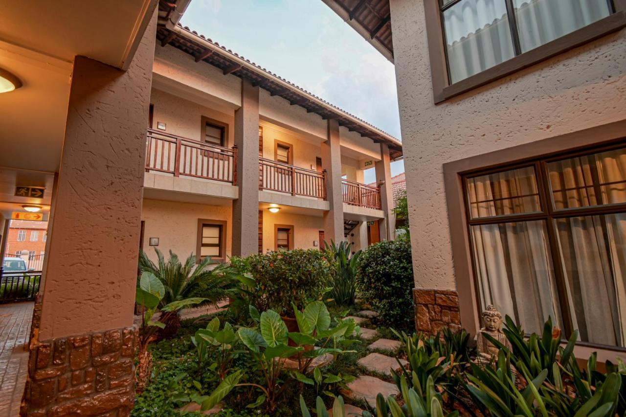 Villa Bali Luxury Guesthouse Bloemfontein Exterior photo